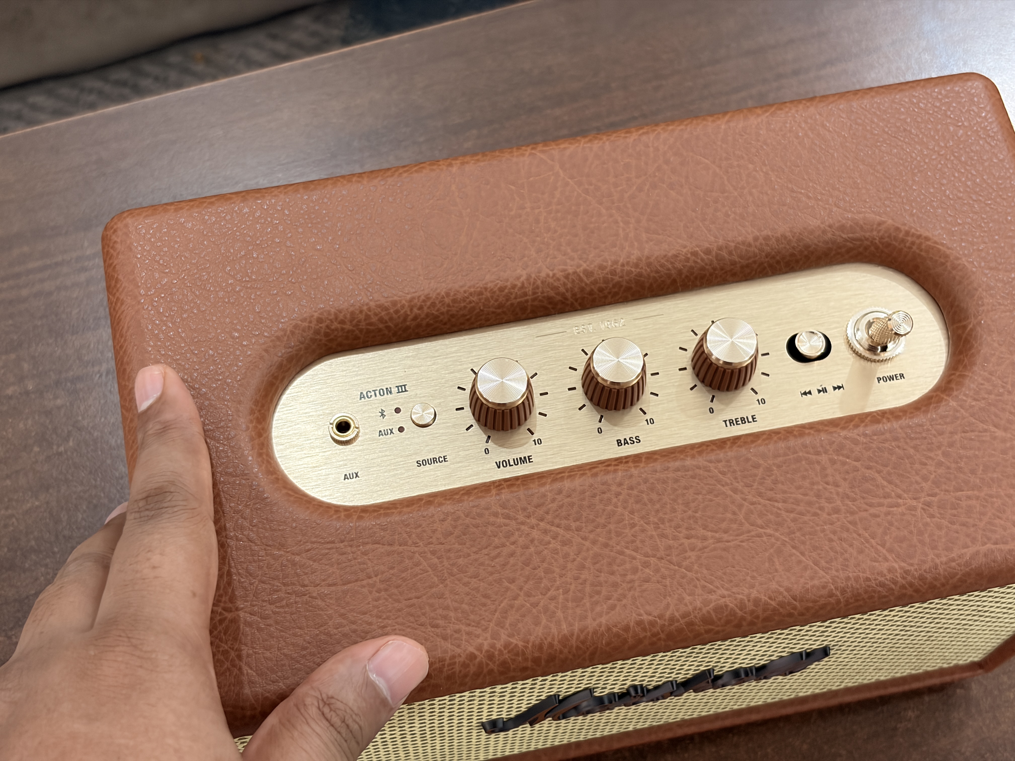 Marshall Acton III top panel — volume, bass, treble knobs with source selector and power toggle